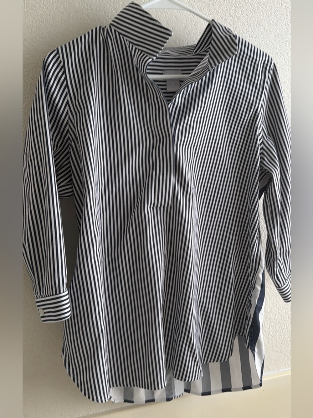 Chico’s No Iron 3/4 Sleeve Navy & White Vertical Stripe Button-Front Tunic Top